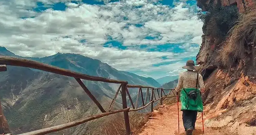 Tour Trekking a Choquequirao 5 Días / 4 Noches con Campamento Completo
