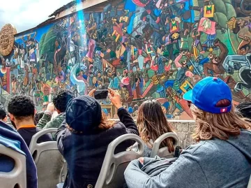 BUS PANORÁMICO EN LA CIUDAD DE CUSCO